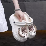 새로운 여름 귀여운 작은 사람 구멍 신발 여성 신발 통기성 두꺼운 단독 편안한 슬리퍼 비치 신발 샌들 플랫폼