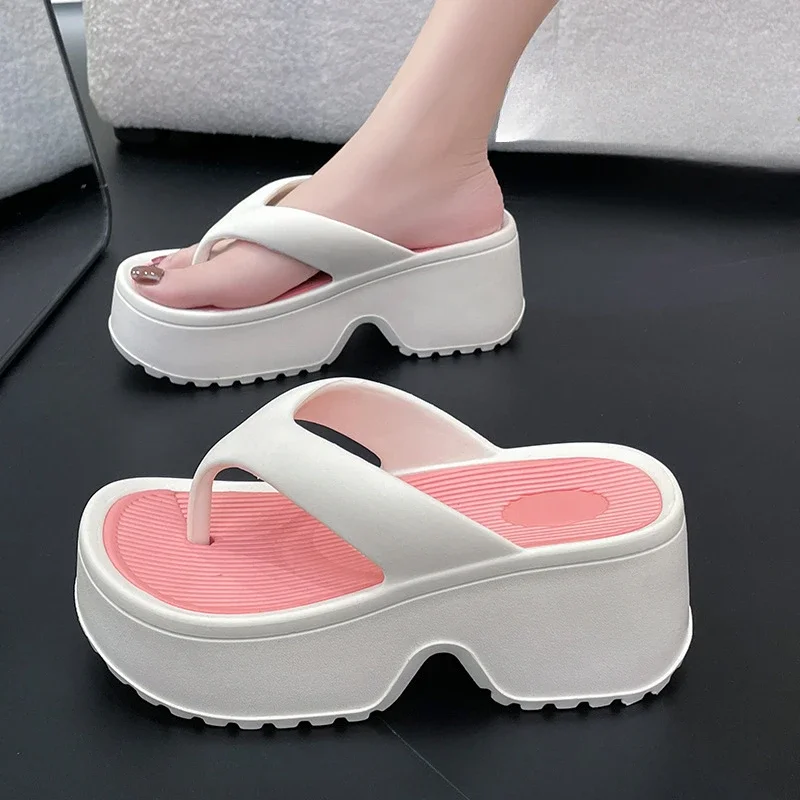 kf-S2cb58e7b79d5424f88b483a1754c4b40R 두꺼운 바닥 여성 플립 플롭 여름 패션 샌들 야외 비치 슬리퍼 욕실 홈 신발 컴포트 소프트 솔 슬라이드 - 이미지 1