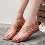 새로운 2025 여성 레저 젤리 샌들 컷 아웃 부드러운 PVC 통기성 여름 플랫 신발 가까운 발가락 여성 스트리트 플랫 - 이미지 5