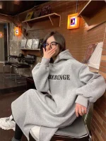 아메리칸 스타일 롱 후드 드레스 여성 겨울용 두꺼운 플리스 레터링 루즈핏 스트레이트 튜브 스커트 캐주얼 편안한 드레스