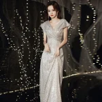 우아한 시퀸 V넥 이브닝 가운, 공연 사회자 드레스, 고급스럽고 가벼운 볼 드레스, 지퍼 스타일 미디 스커트, 긴 소매