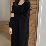 여성 라운드넥 사이드 꽈배기 니트 롱 원피스 포근 - 이미지 4